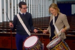 Eamonn O'Keeffe gives Kate Winslet an extemporized drumming lesson - click to enlarge Eamonn O'Keeffe gives Kate Winslet an extemporized drumming lesson