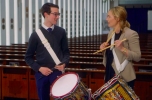 Eamonn discusses a drummer's routine with Kate Winslet - click to enlarge Eamonn discusses a drummer's routine with Kate Winslet